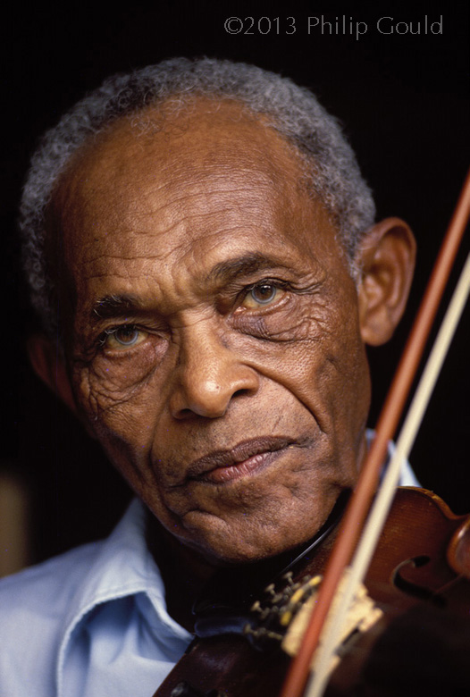 queue-projects-accordionists-philip-gould-photography